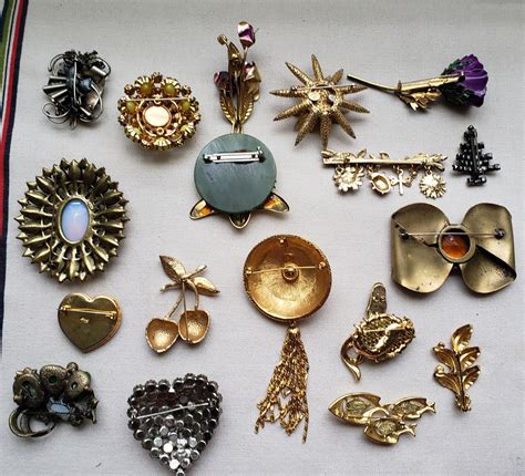 what are brooches used for